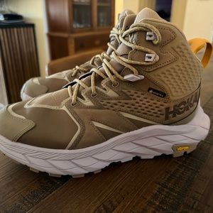 HOKA Women's Anacapa Mid Gore-Tex Hiking Boots Size 10.5 Dune/Lilac